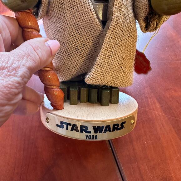 Yoda Steinback Nutcracker   -  Item S1890  -  New in box - Picture 3 of 7